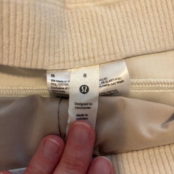 🍋 LULULEMON SOFTSTREME SET (Cropped Tank size 6 + High Rise Short 2" size 8) - Picture 4 of 5